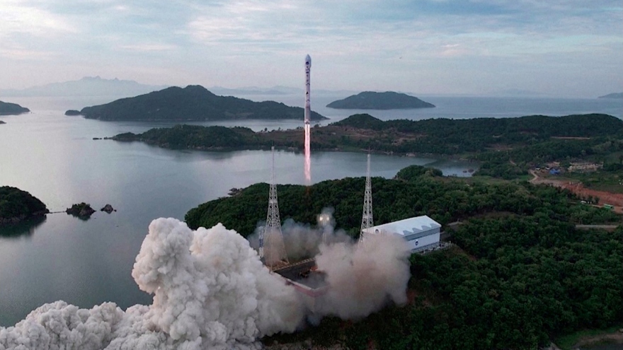 Nhà lãnh đạo Triều Tiên ca ngợi vệ tinh do thám là 'người bảo vệ không gian'